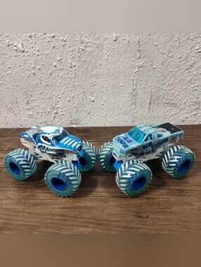 Spin Master Monster Jam Fire & Ice Blue Thunder & Monster Mutt Truck Lot Of 2
